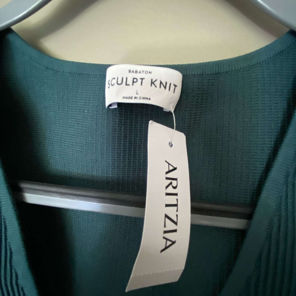 NWT ARTIZIA x BABATON Sculpt Knit Deep V Neck Green Tank Size Large - Picture 6 of 10